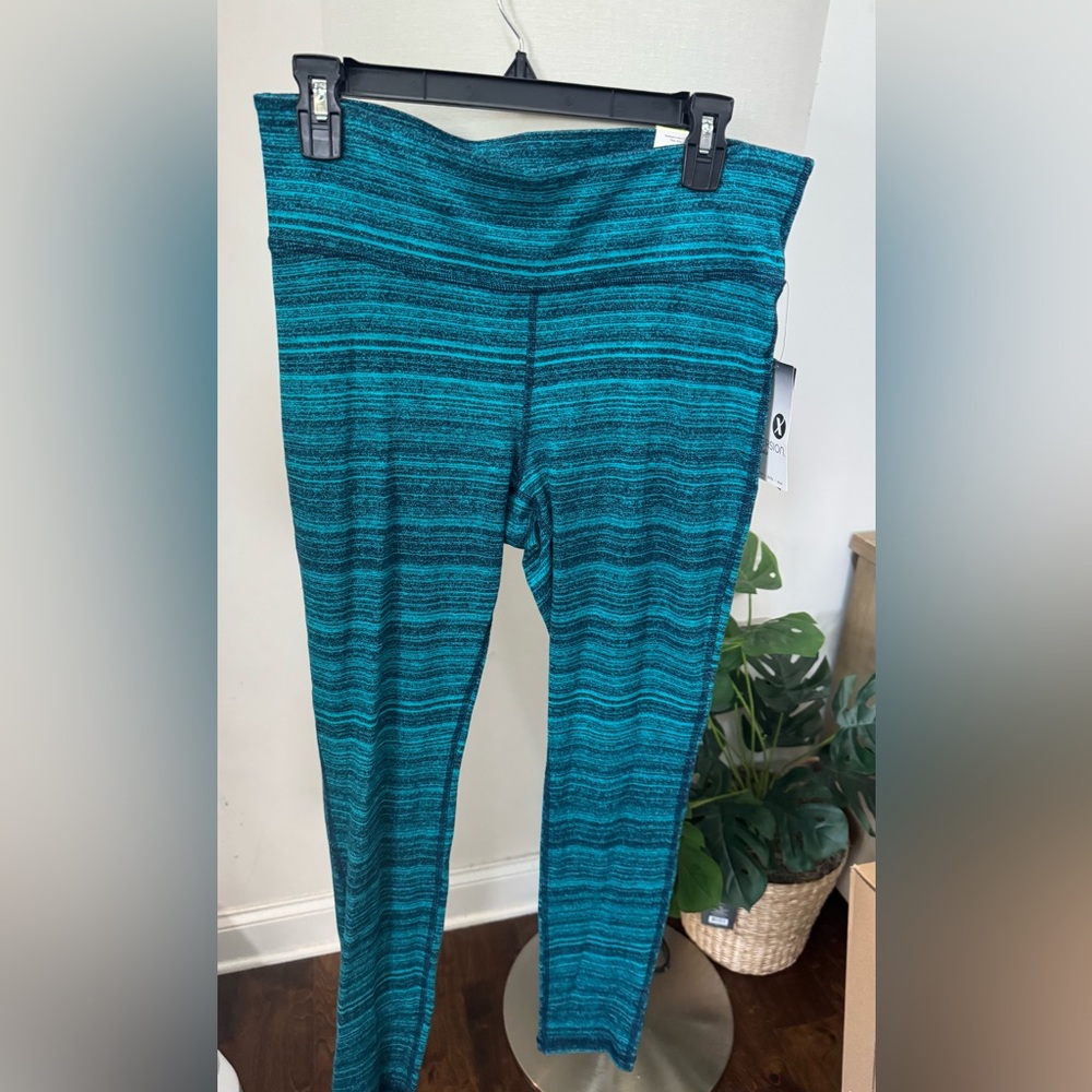 Women’s Cotton leggings NWT size Large xersion